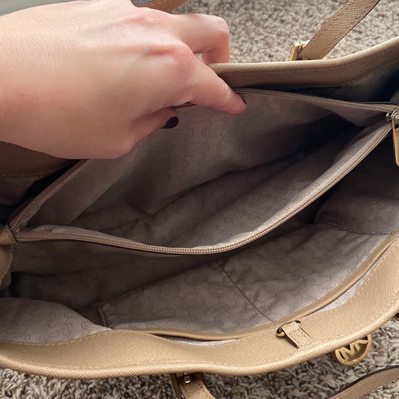 Michael Kors MK Solid Tan Saffiano Leather Purse - Picture 11 of 14